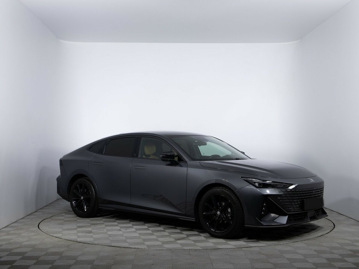 Changan UNI-V с пробегом — 2023 год. Фото: #2