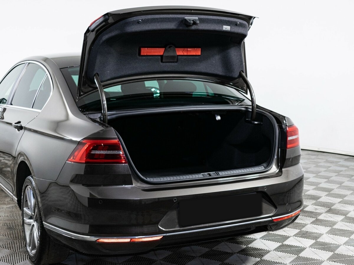 Volkswagen Passat с пробегом — 2017 год. Фото: #5