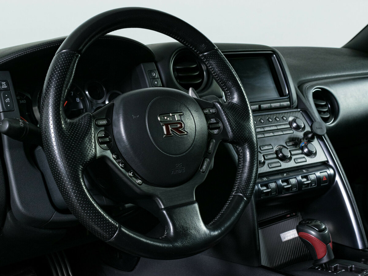 Nissan GT-R с пробегом — 2011 год. Фото: #11