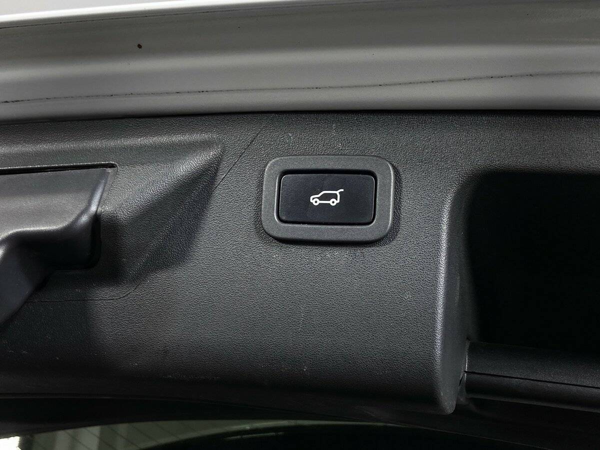 Land Rover Discovery Sport с пробегом — 2018 год. Фото: #6