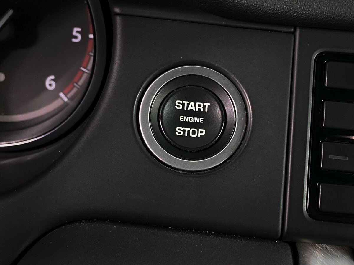 Land Rover Discovery Sport с пробегом — 2018 год. Фото: #12