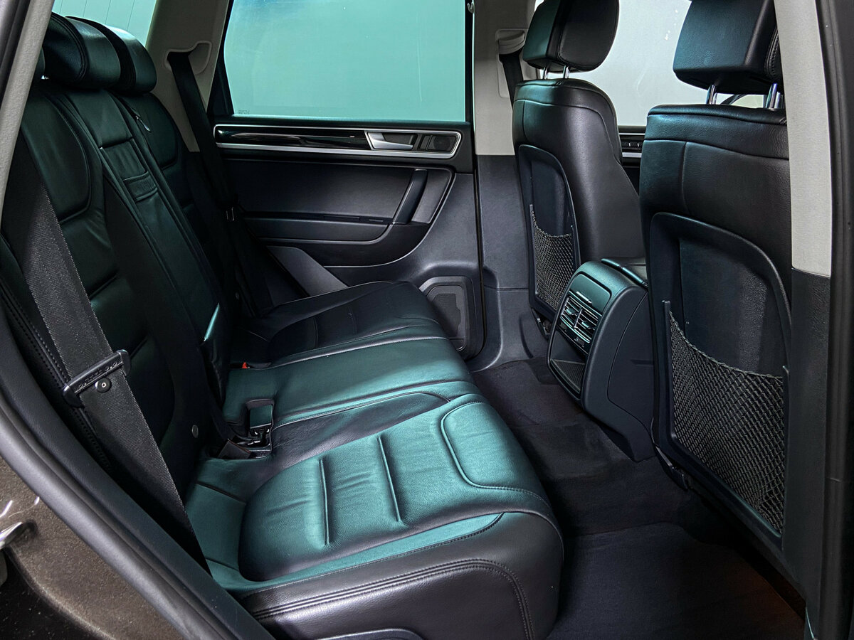 Volkswagen Touareg с пробегом — 2015 год. Фото: #10