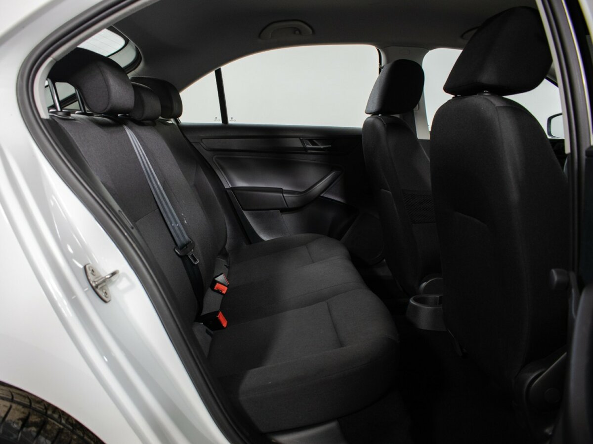 Skoda Rapid с пробегом — 2017 год. Фото: #9