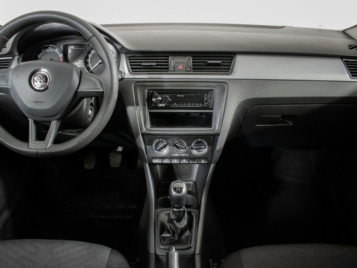 Skoda Rapid с пробегом — 2017 год. Фото: #10