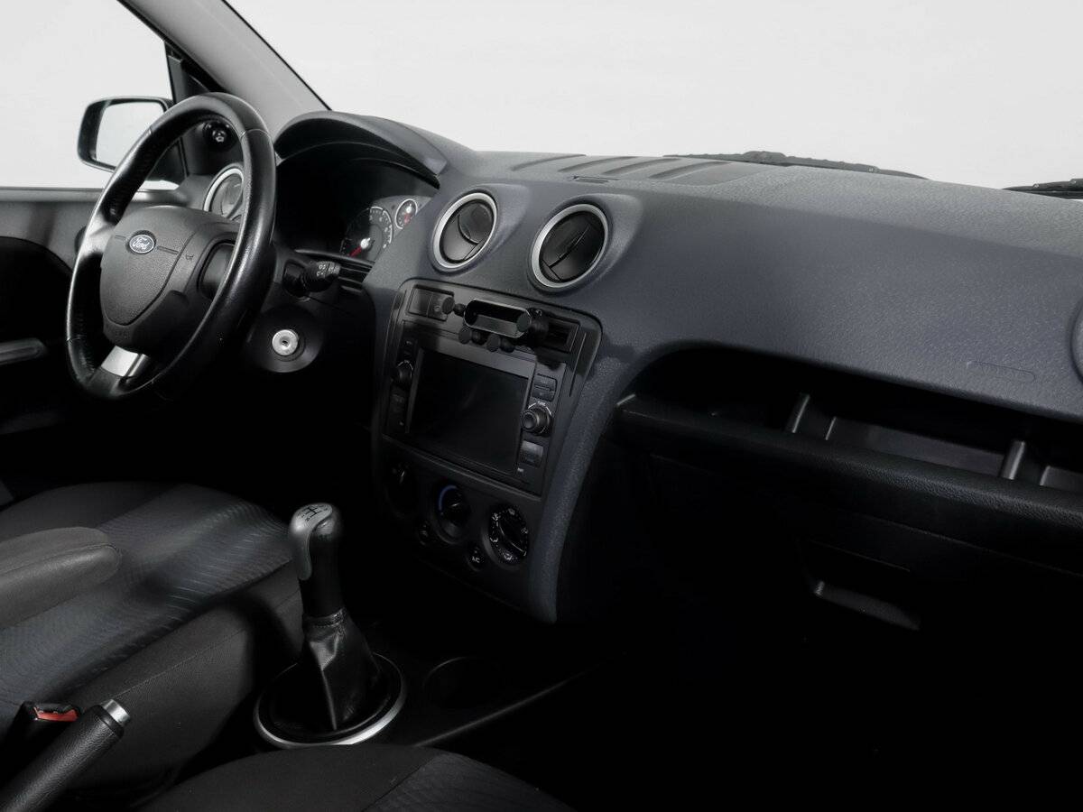 Ford Fusion с пробегом — 2006 год. Фото: #6