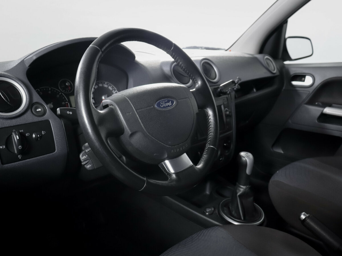 Ford Fusion с пробегом — 2006 год. Фото: #12