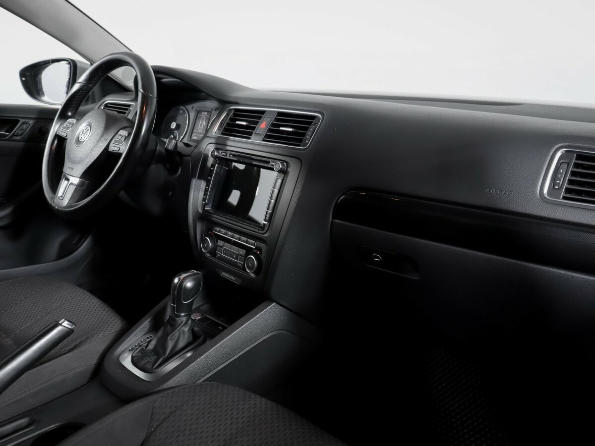 Volkswagen Jetta с пробегом — 2011 год. Фото: #6