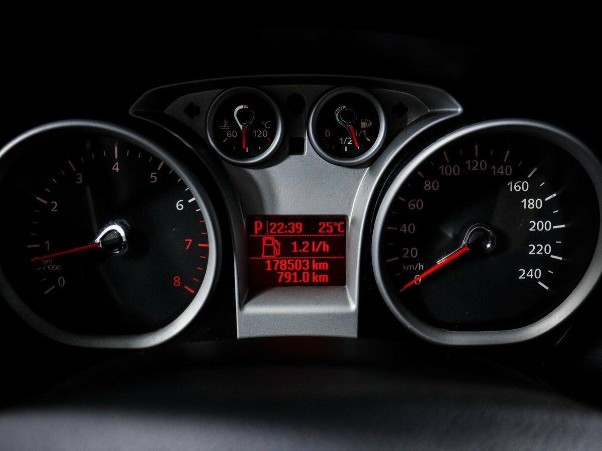 Ford Focus с пробегом — 2010 год. Фото: #7