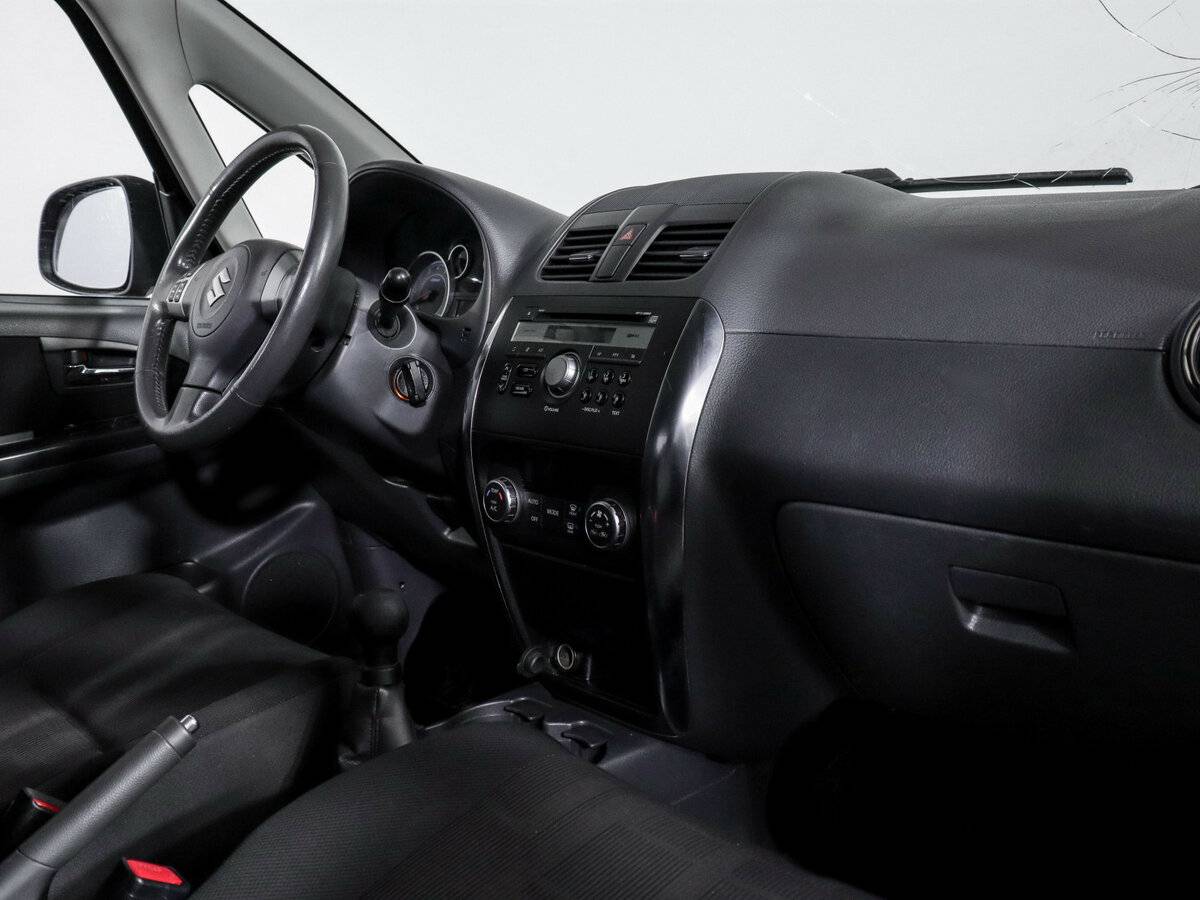 Suzuki SX4 с пробегом — 2010 год. Фото: #6