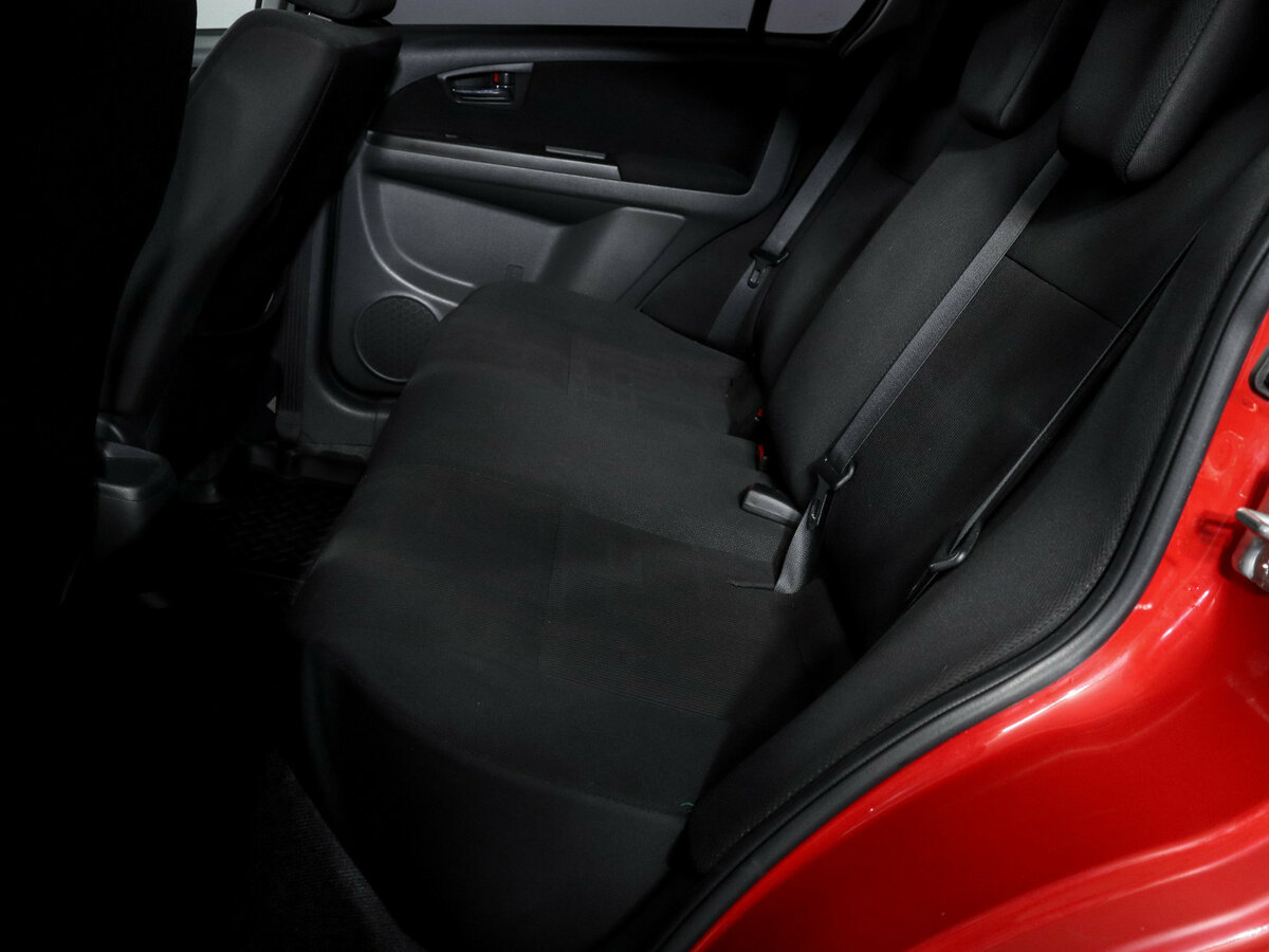 Suzuki SX4 с пробегом — 2010 год. Фото: #7