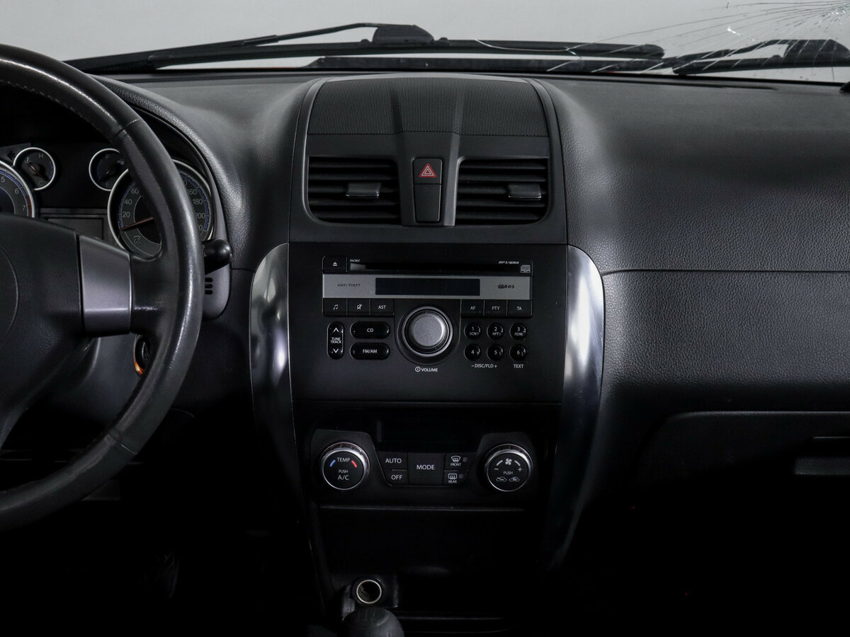 Suzuki SX4 с пробегом — 2010 год. Фото: #10
