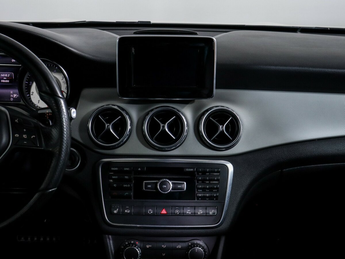 Mercedes-Benz GLA с пробегом — 2015 год. Фото: #10
