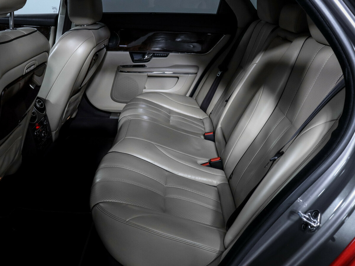 Jaguar XJ с пробегом — 2011 год. Фото: #7