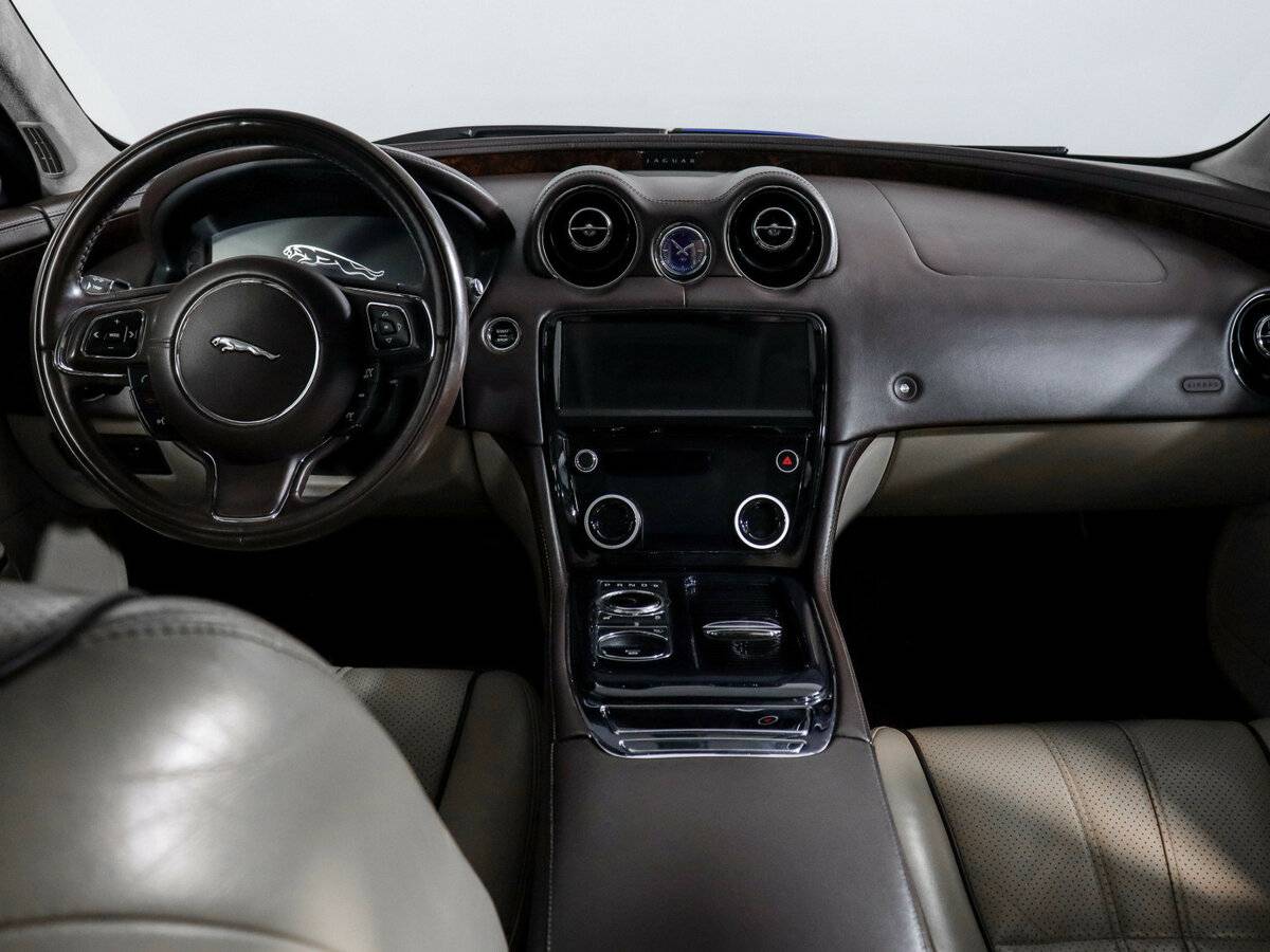 Jaguar XJ с пробегом — 2011 год. Фото: #9