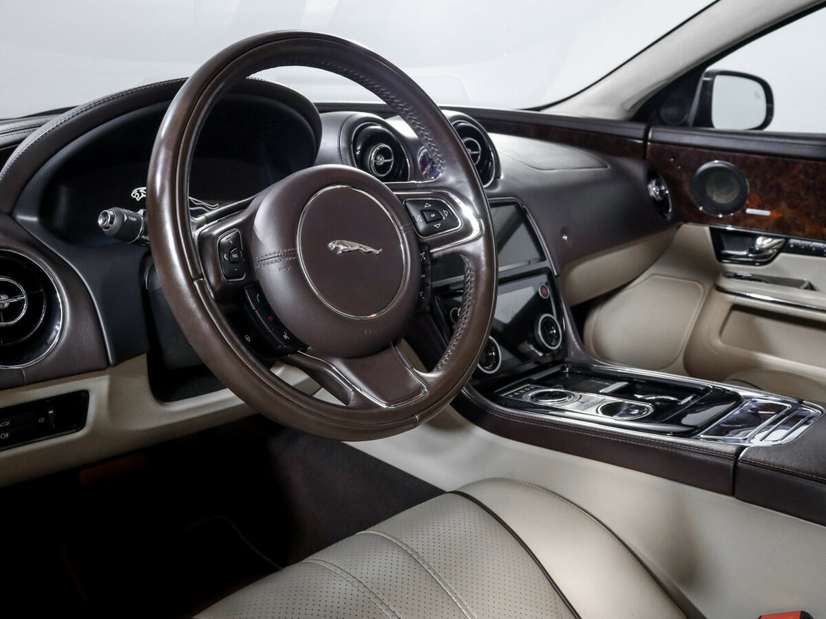 Jaguar XJ с пробегом — 2011 год. Фото: #10