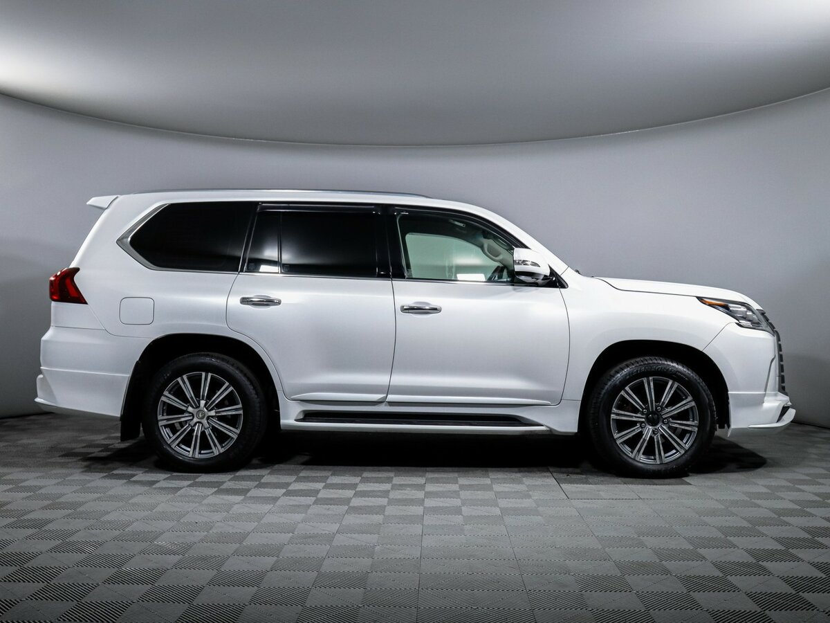 Lexus LX с пробегом — 2015 год. Фото: #3