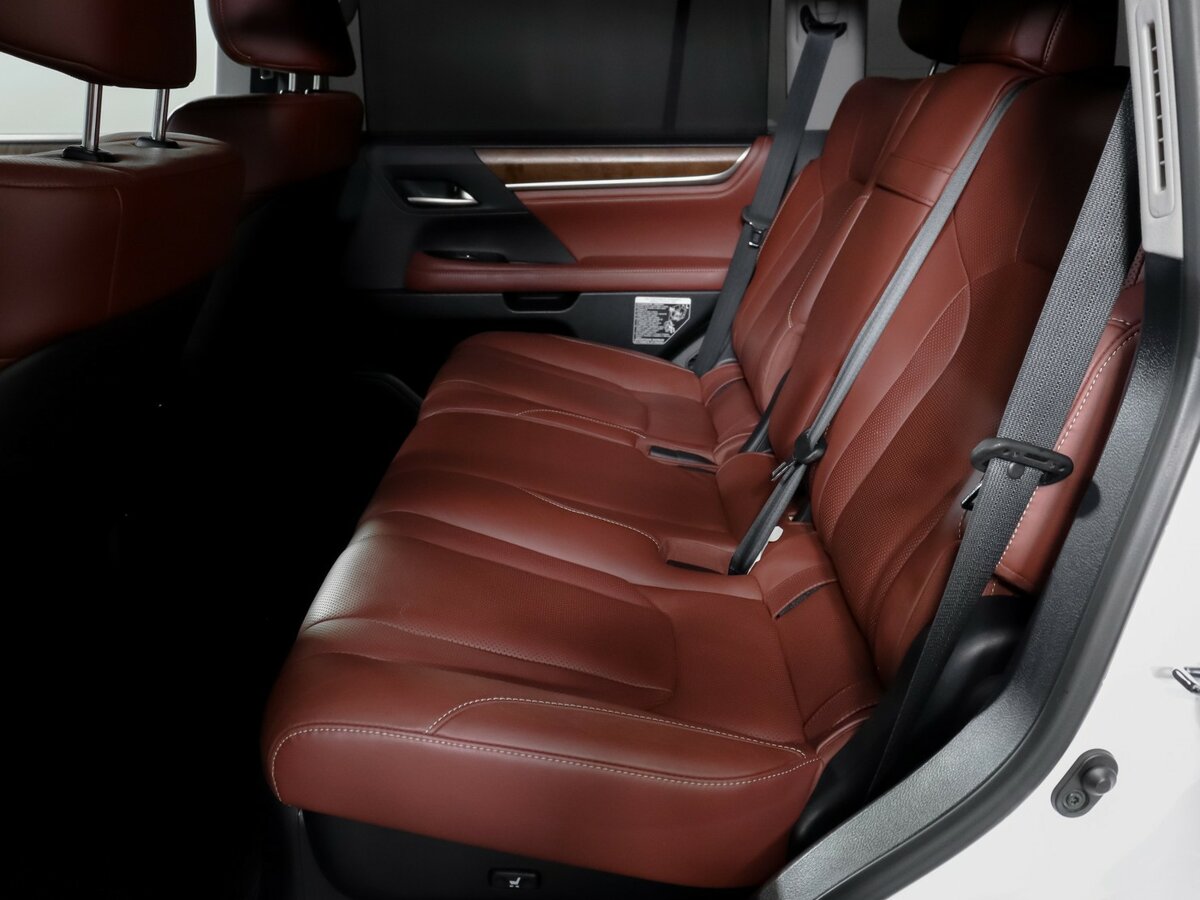 Lexus LX с пробегом — 2015 год. Фото: #9