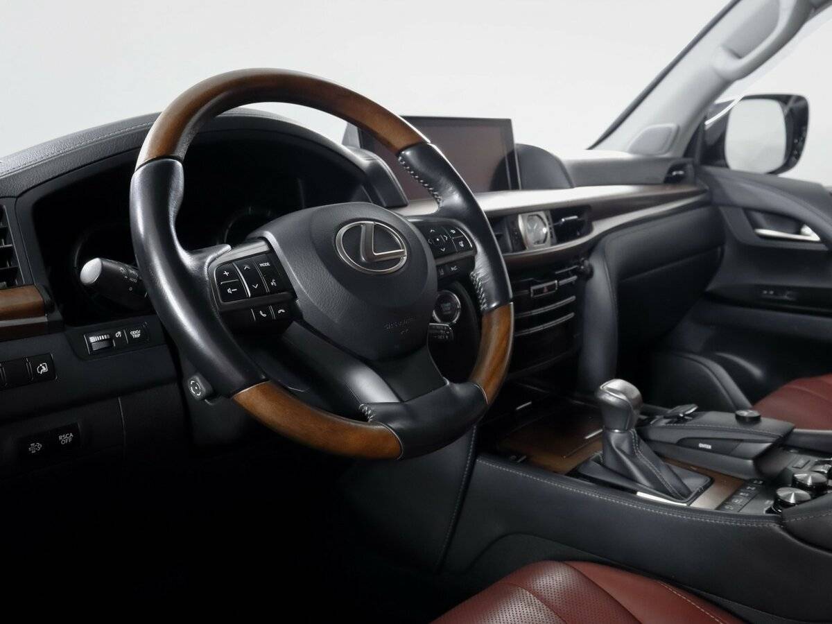 Lexus LX с пробегом — 2015 год. Фото: #12
