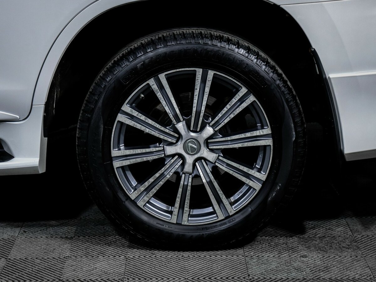 Lexus LX с пробегом — 2015 год. Фото: #13