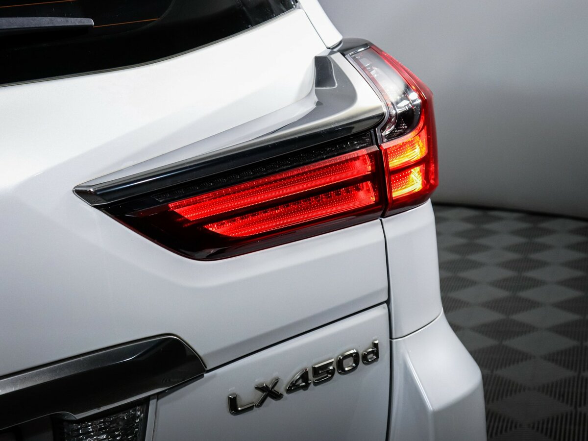 Lexus LX с пробегом — 2015 год. Фото: #19