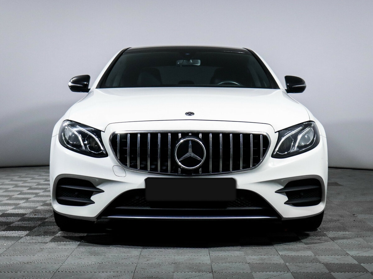 Mercedes-Benz E-Класс с пробегом — 2019 год. Фото: #1