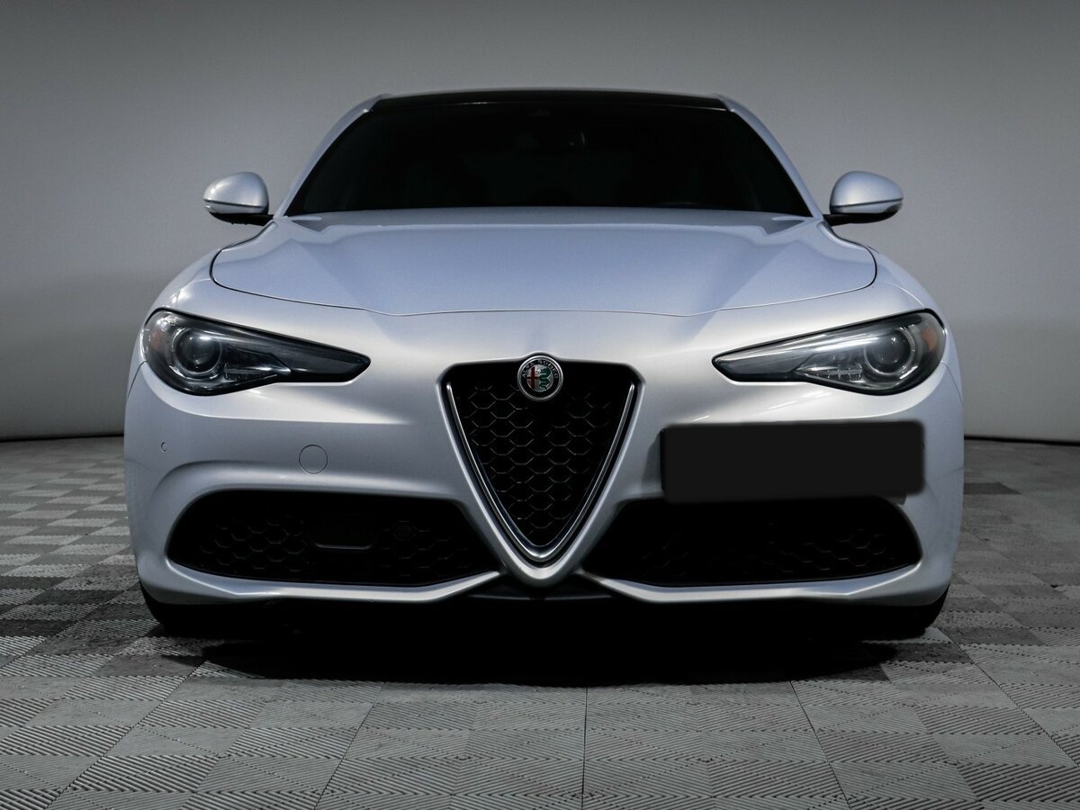 Alfa Romeo Giulia с пробегом — 2021 год. Фото: #1