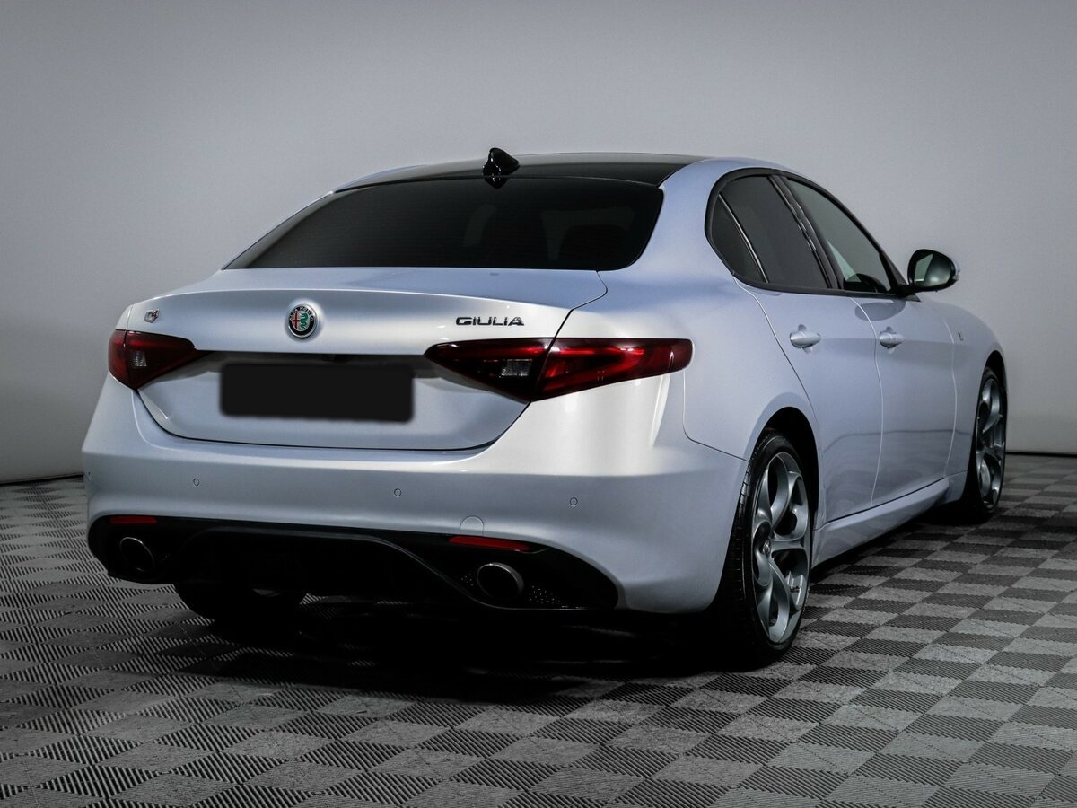Alfa Romeo Giulia с пробегом — 2021 год. Фото: #3