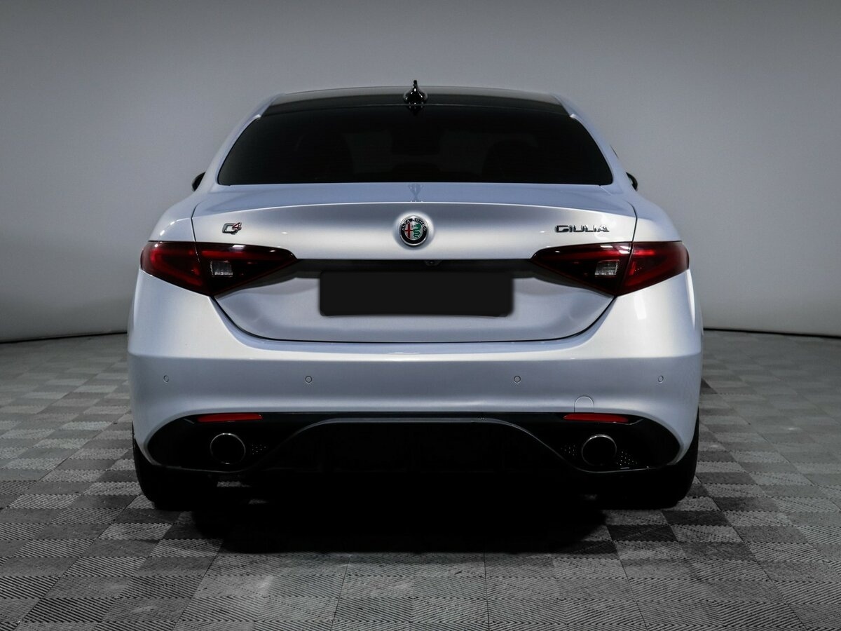 Alfa Romeo Giulia с пробегом — 2021 год. Фото: #4
