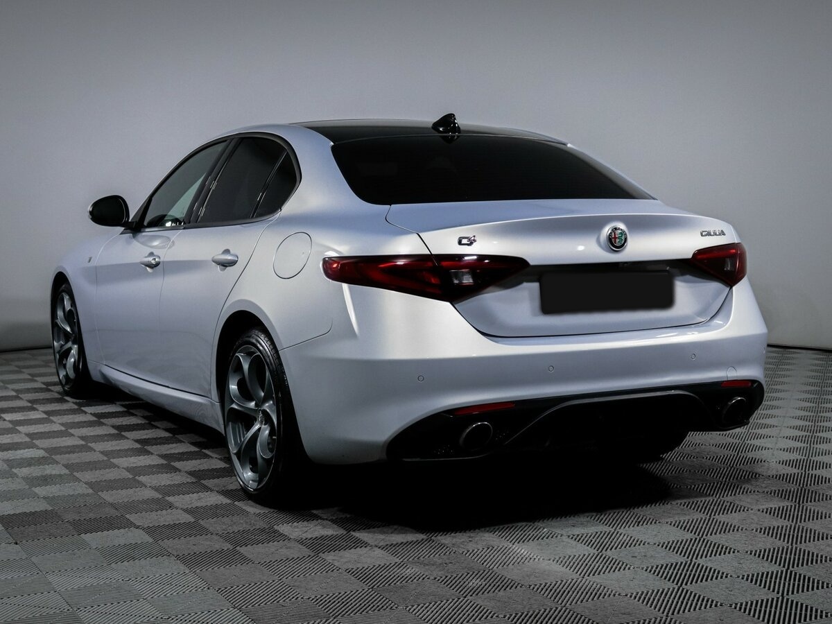 Alfa Romeo Giulia с пробегом — 2021 год. Фото: #5