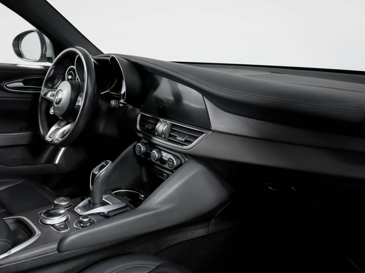 Alfa Romeo Giulia с пробегом — 2021 год. Фото: #6