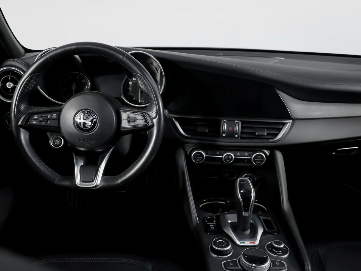 Alfa Romeo Giulia с пробегом — 2021 год. Фото: #9