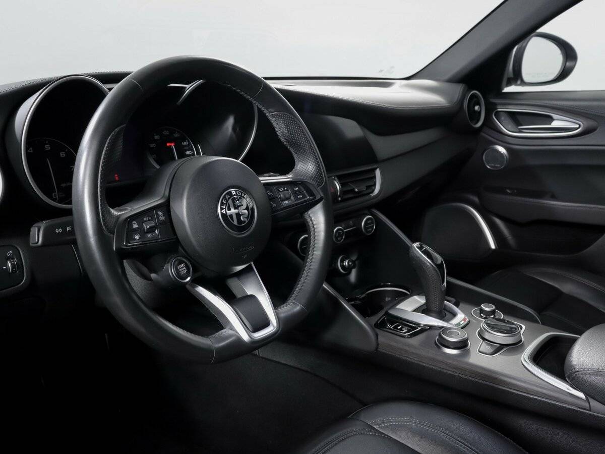 Alfa Romeo Giulia с пробегом — 2021 год. Фото: #10