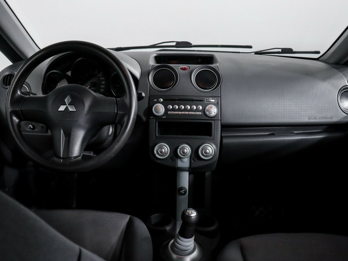 Mitsubishi Colt с пробегом — 2006 год. Фото: #9