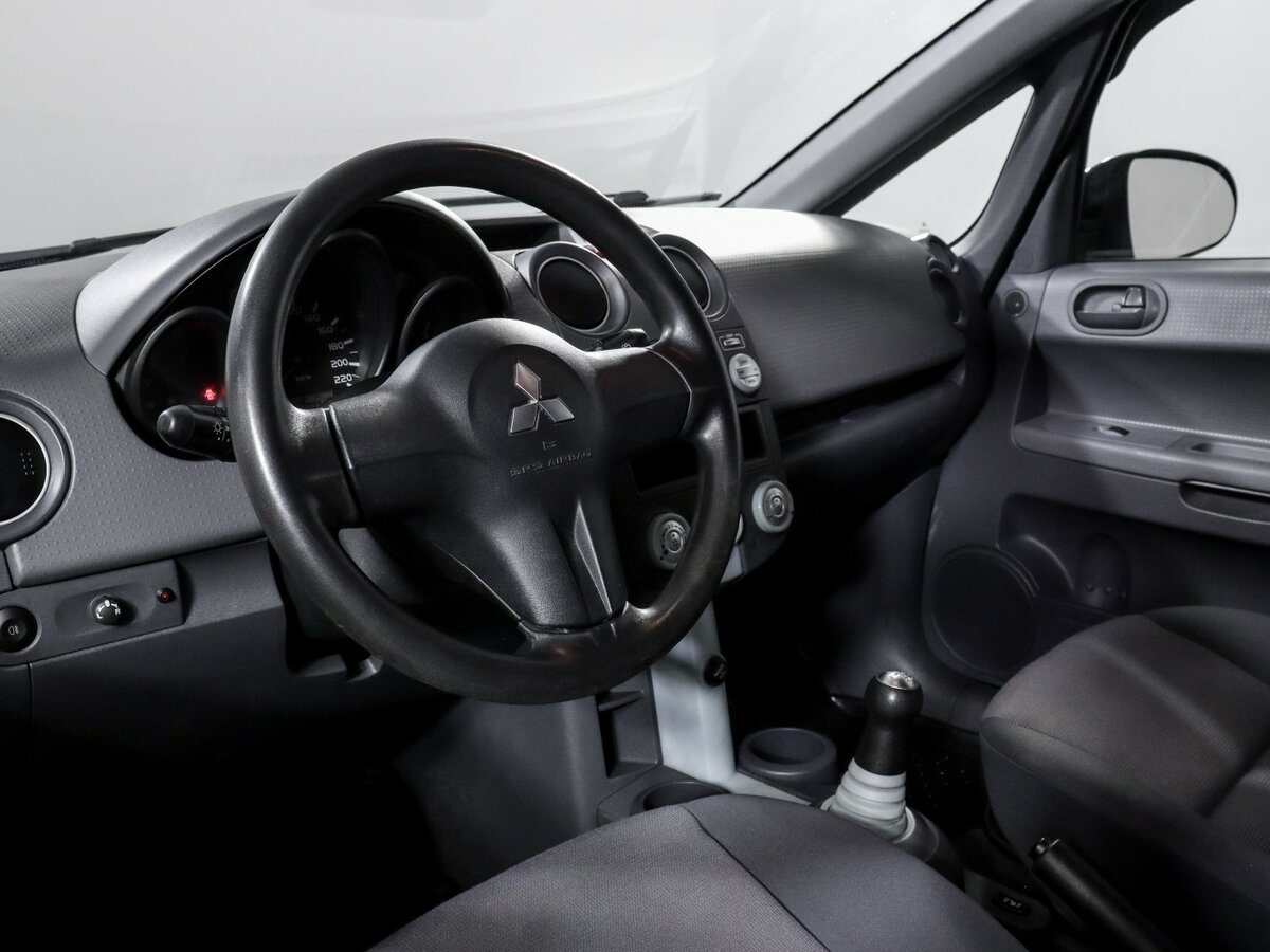 Mitsubishi Colt с пробегом — 2006 год. Фото: #10