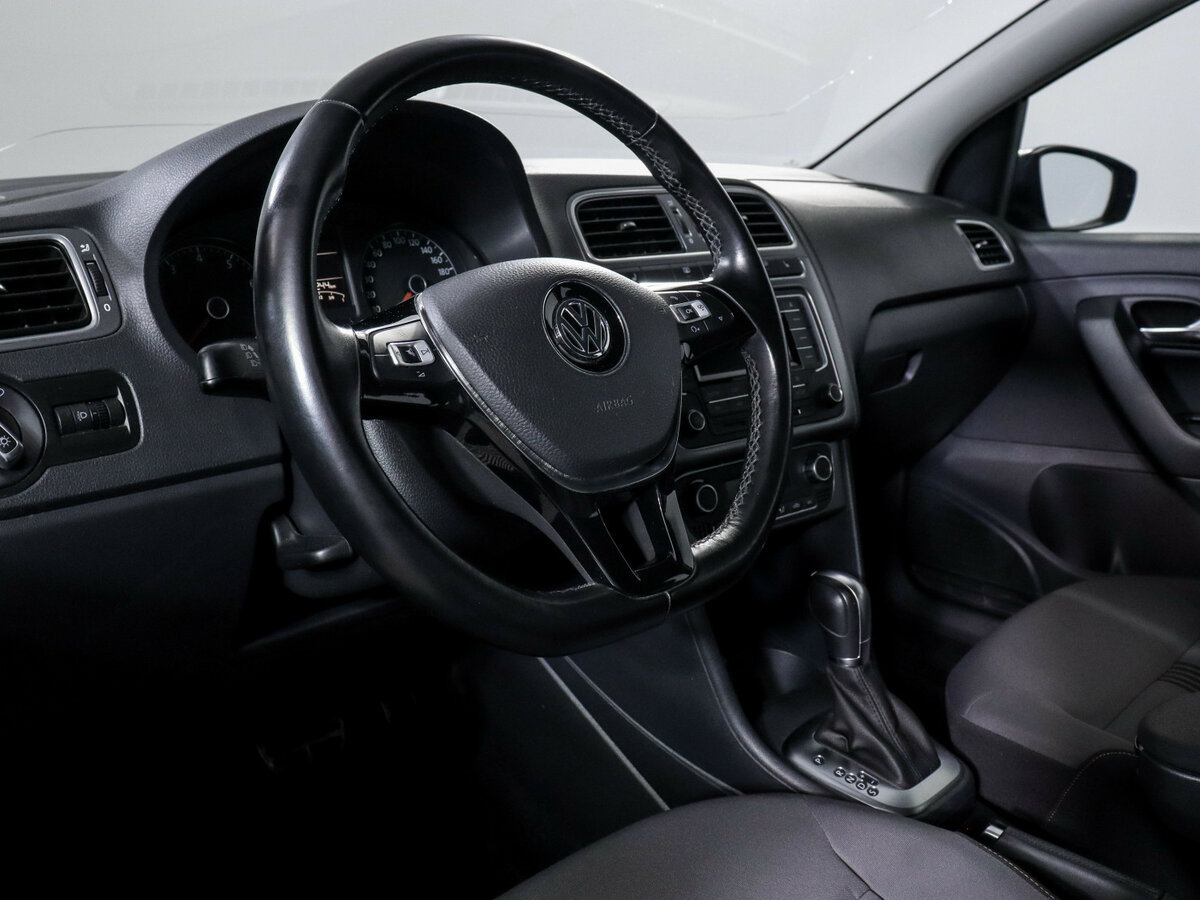 Volkswagen Polo с пробегом — 2016 год. Фото: #10