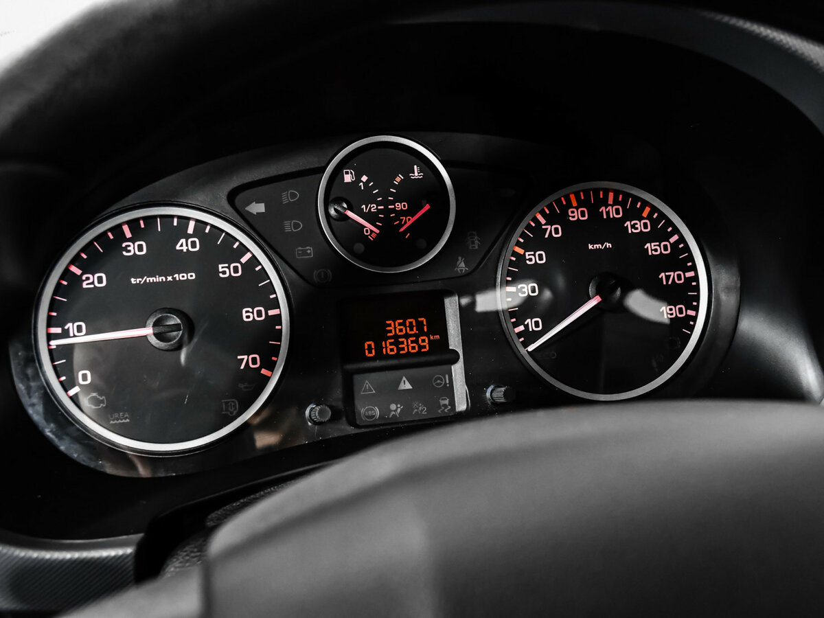 Peugeot Partner с пробегом — 2021 год. Фото: #7