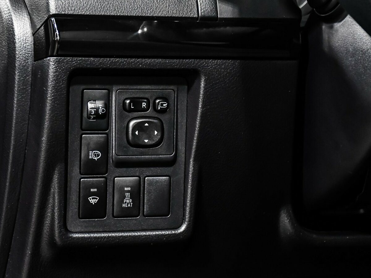 Toyota Land Cruiser Prado с пробегом — 2013 год. Фото: #11