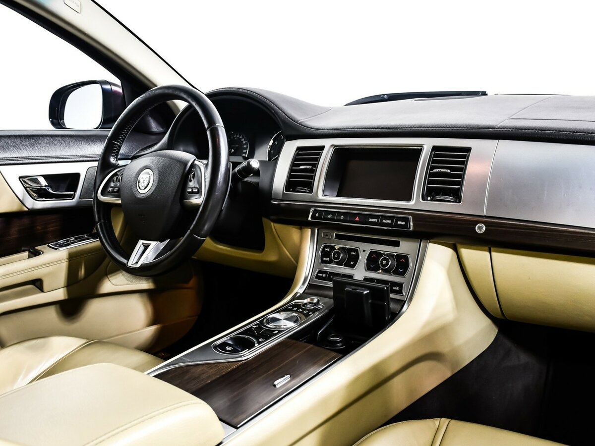 Jaguar XF с пробегом — 2011 год. Фото: #8