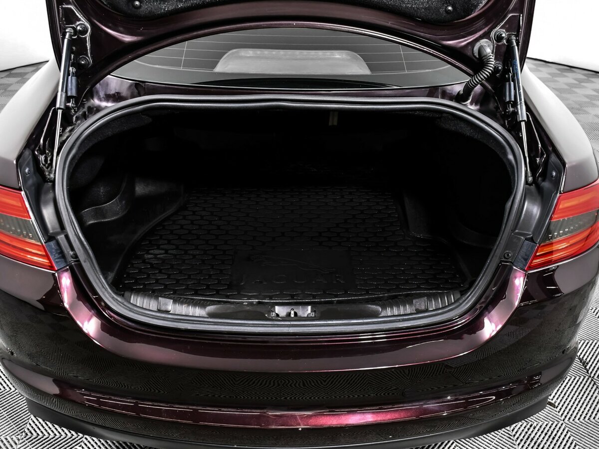 Jaguar XF с пробегом — 2011 год. Фото: #13