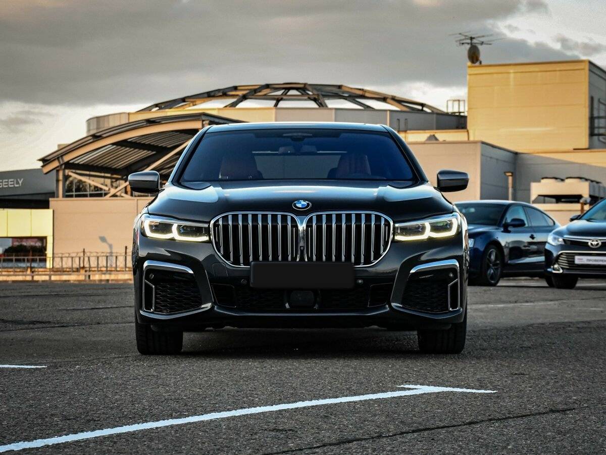 BMW 7 серии с пробегом — 2019 год. Фото: #1