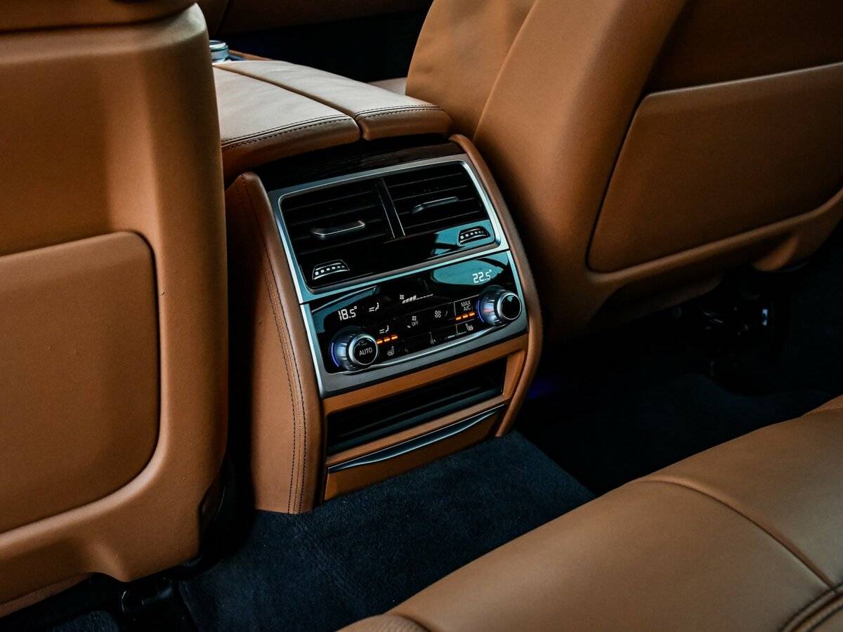 BMW 7 серии с пробегом — 2019 год. Фото: #13
