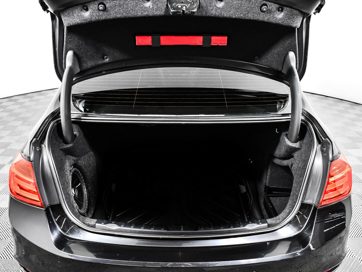 BMW 3 серии с пробегом — 2013 год. Фото: #11