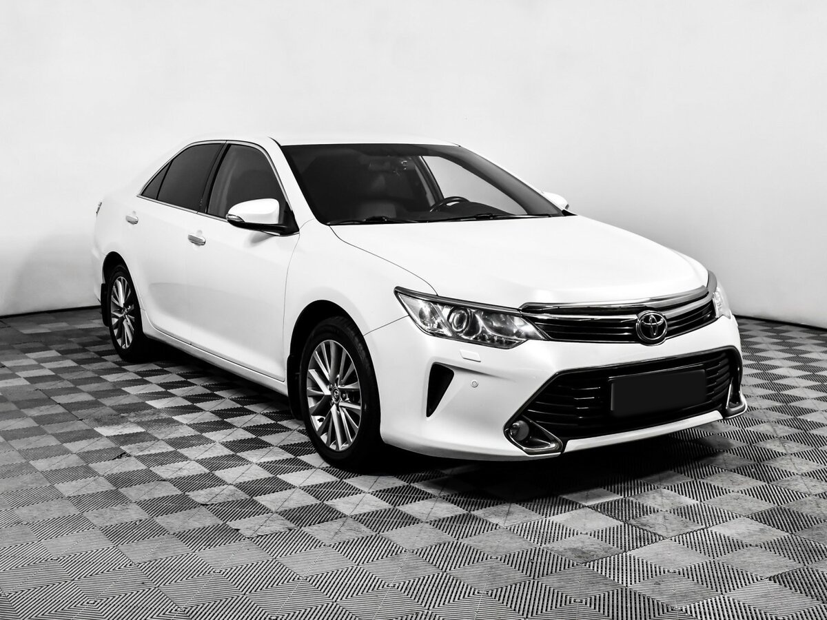 Toyota Camry с пробегом — 2016 год. Фото: #2