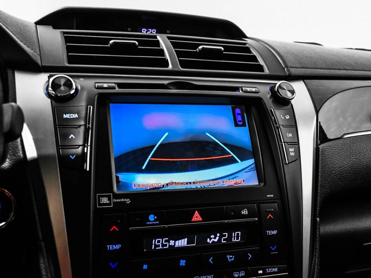 Toyota Camry с пробегом — 2016 год. Фото: #17