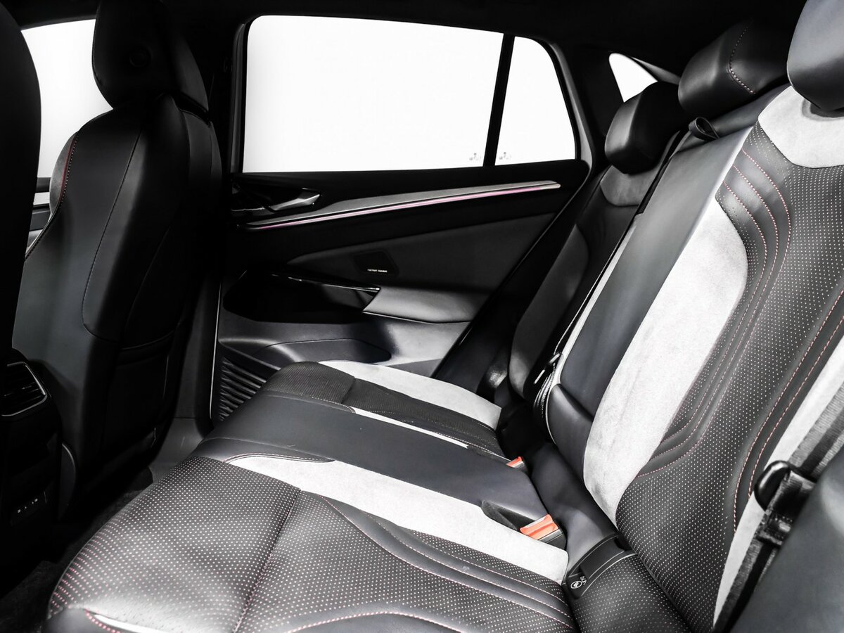 Volkswagen ID.4 с пробегом — 2023 год. Фото: #11