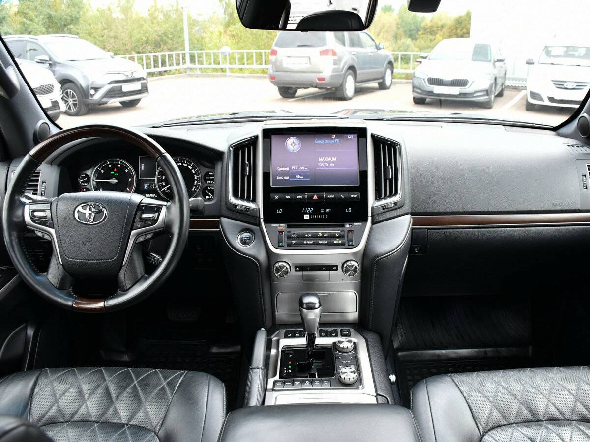Toyota Land Cruiser с пробегом — 2017 год. Фото: #10