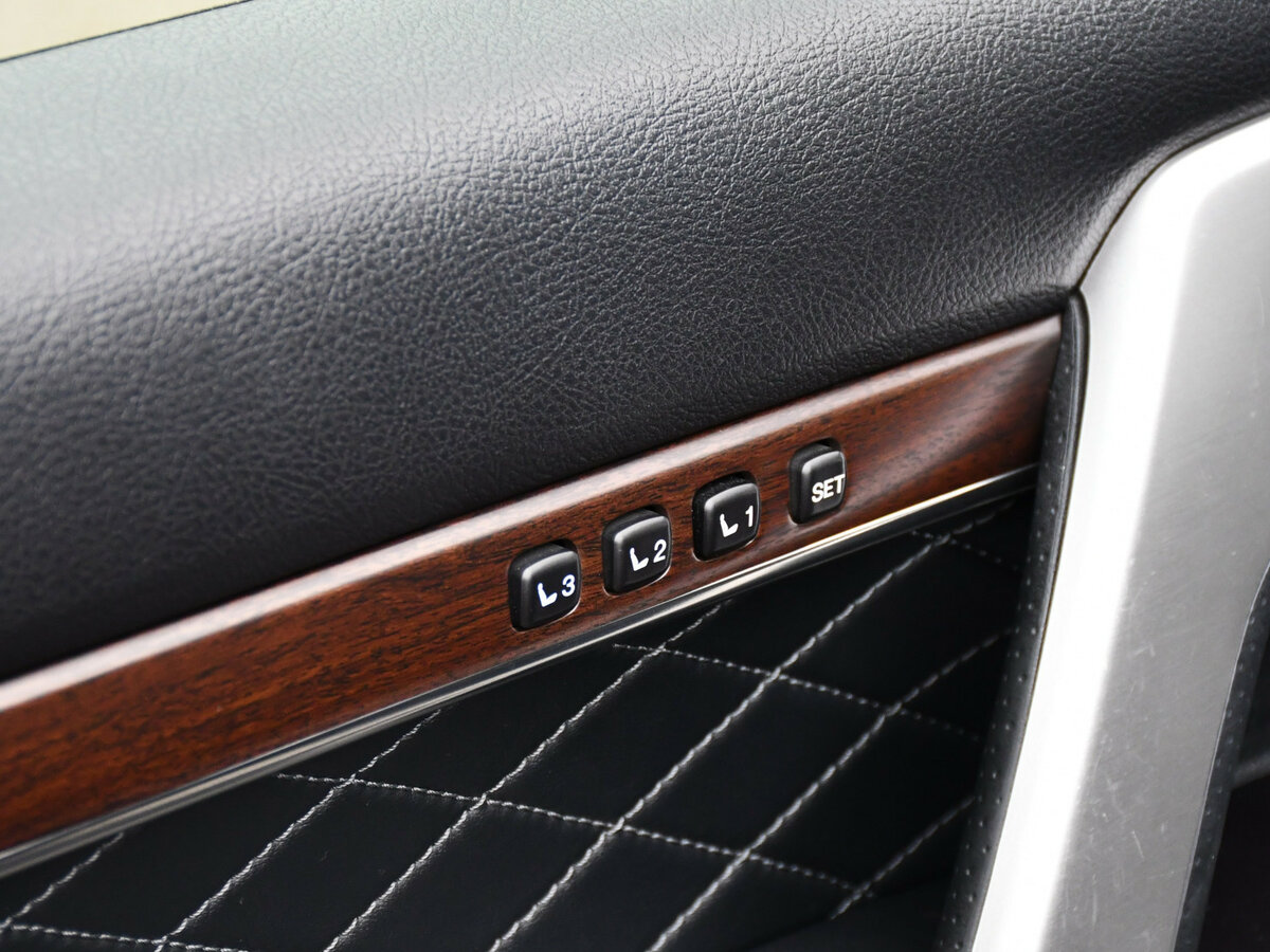 Toyota Land Cruiser с пробегом — 2017 год. Фото: #18