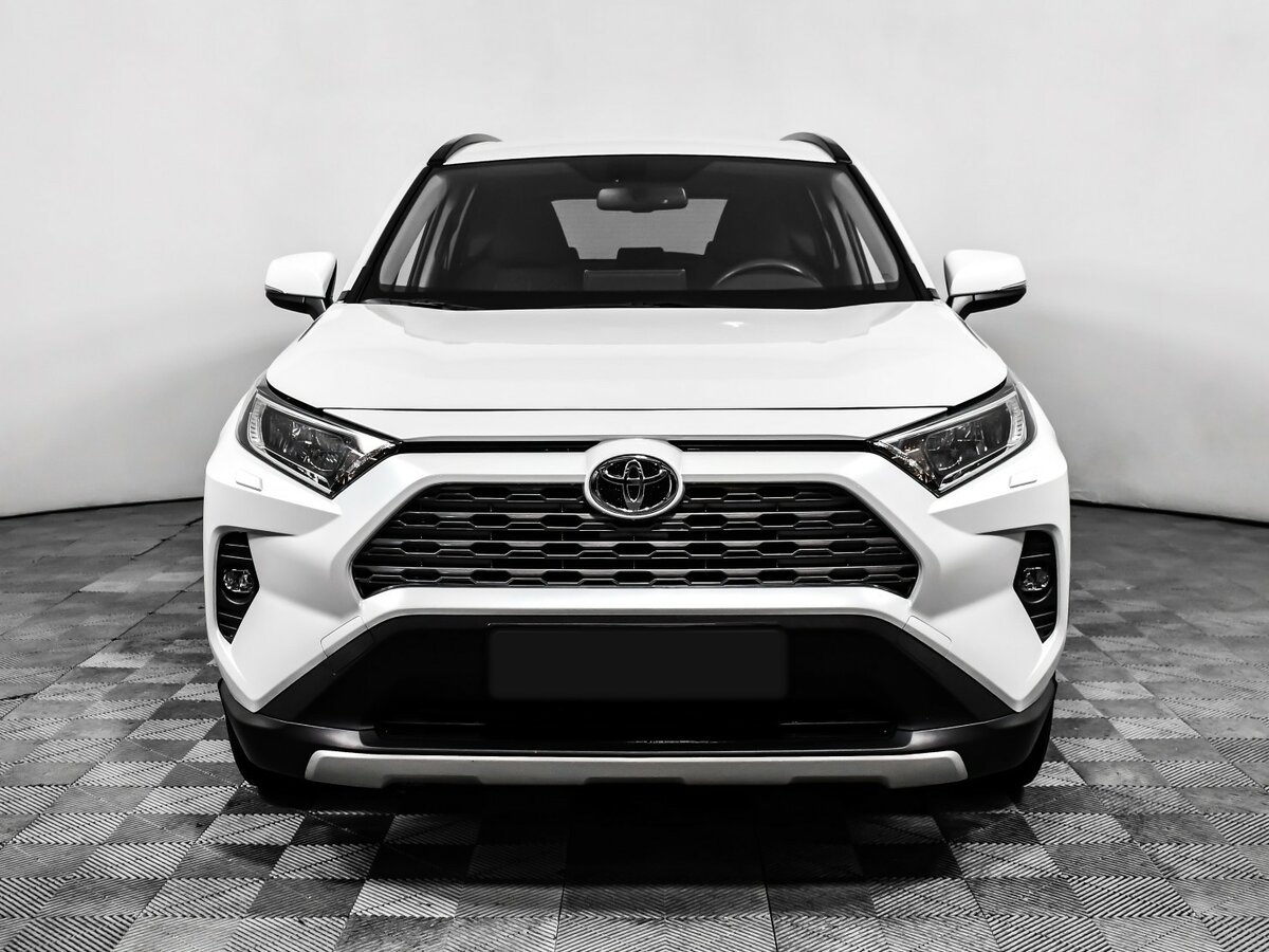 Toyota RAV4 с пробегом — 2021 год. Фото: #1