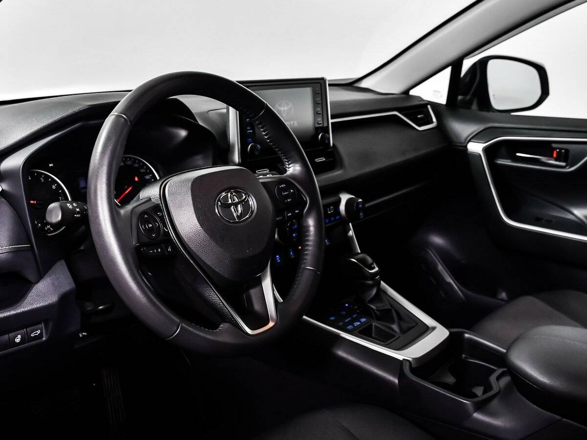 Toyota RAV4 с пробегом — 2021 год. Фото: #11