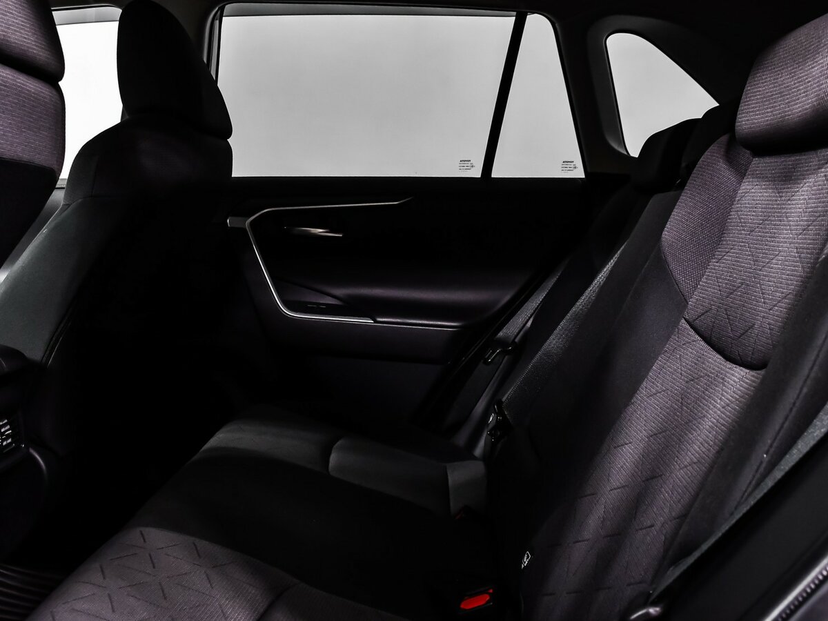 Toyota RAV4 с пробегом — 2021 год. Фото: #12